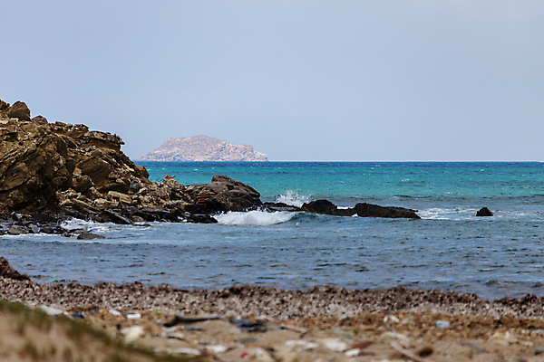 포토 JPG 해외이미지 유럽 모래 바다 섬 여행 자연 하늘 휴가 파노라마 사람없음 물 파란색 햇빛 태양 맑음 암석 지중해 그리스 남쪽 그리스인 해외포토 자연요소 서양인 나라 컬러 날씨 촬영기법 돌_바위 방향 생태계 파일형식 이미지허브