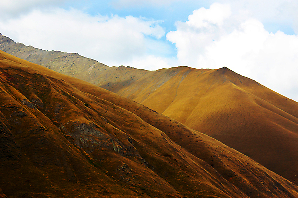 포토 JPG 해외이미지 식물 구름 계절 여행 백그라운드 자연 벽지 하늘 산 파노라마 풍경 사람없음 야외 파란색 빛 컬러풀 햇빛 환경 계곡 트래킹 하이킹 언덕 즐거움 웅장함 절정 조지아 해외포토 자연요소 감정 컬러 레저 촬영기법 태양 생태계 동유럽 파일형식 이미지허브