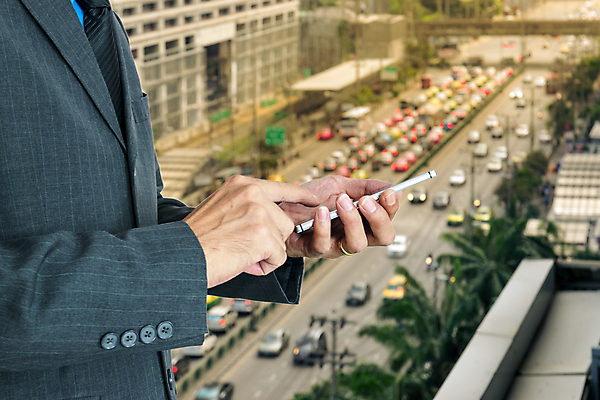 포토 JPG 해외이미지 학생 라이프스타일 디자인 교육 음악 백그라운드 인터넷 비즈니스 탁자 모바일 새로움 사람 사람없음 스마트폰 핸드폰 사무실 파티 디지털 스크린 흰색 키보드 무선전화기 전화기 심볼 전자 슛 머리위 고립 해외포토 컬러 가구 컨셉 문화예술 이벤트 생활 전자제품 스마트기기 파일형식 이미지허브