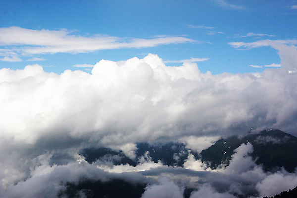 포토 JPG 해외이미지 식물 여행 백그라운드 자연 벽지 하늘 날씨 추상 산 파노라마 사람없음 야외 파란색 빛 컬러풀 햇빛 태양 뷰티 환경 계곡 맑음 일몰 트래킹 하이킹 숲 언덕 즐거움 장면 천국 웅장함 절정 수평선 해외포토 자연요소 감정 컬러 무늬 레저 촬영기법 노을 생태계 파일형식 이미지허브