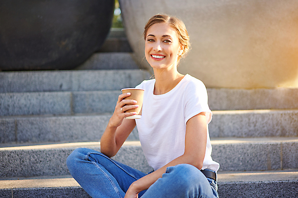 포토 JPG 해외이미지 백인 학생 공원 여자 교육 행복 유럽 커피 음료 비즈니스 사업가 자연 성공 한명 사람 앉기 야외 노트북 금발 햇빛 계단 업무 작업 비즈니스우먼 무선전화기 긍정 고용 혼자 해외포토 서양인 직업 1 헤어스타일 공공시설 감정 나라 컨셉 모션 전자제품 태양 구직 직장인 전화기 생태계 채용 파일형식 이미지허브