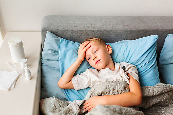 포토 JPG 해외이미지 백인 남자 어린이 베개 건강 한명 소년 상반신 앞모습 눕기 침실 고통 환자 침대 열 두통 손짚기 소년한명만 해외포토 서양인 1 감정 뷰포인트 가구 의학 침구 모션 사람 손짓 질병 남자한명만 소년만 파일형식 이미지허브