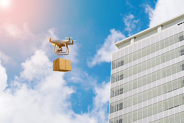 포토 JPG 해외이미지 컨셉 비즈니스 교통시설 하늘 사람없음 건물 상자 디지털 화물 표현 도시 도움 구출 상품 무선전화기 로봇 배송 서비스 속도 패키지 물류 판지 혁명 대패 드론 헬프 해외포토 건축물 교통 운송업 전화기 시설 파일형식 이미지허브