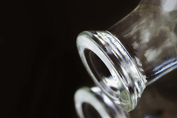 포토 JPG 해외이미지 스튜디오촬영 음료 백그라운드 유리 표면 사람없음 빛 반사 펼침 거울 원형 입 구멍 투명 가장자리 정상 컨테이너 크리스탈 오브젝트 고립 정물화 해외포토 도형 산업 모션 재질 실내 신체부위 둘레 광석 그림 파일형식 이미지허브