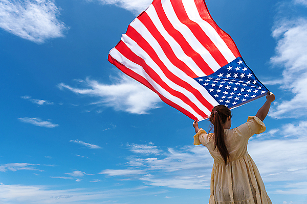 포토 JPG 해외이미지 백인 여자 행복 여행 백그라운드 밭 자연 하늘 휴가 사람 성인 사람없음 야외 10대 빨간색 파란색 뷰티 미국 일몰 자유 흰색 깃발 잡기 4 밀 애국심 7월 해외포토 서양인 감정 컬러 컨셉 북아메리카 농업 모션 청소년 곡류 숫자 노을 날짜 생태계 파일형식 이미지허브