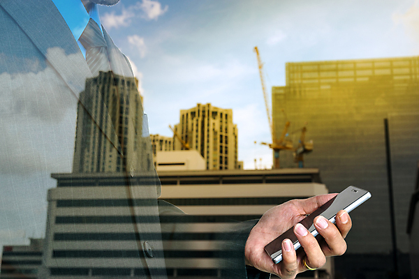 포토 JPG 해외이미지 학생 라이프스타일 디자인 교육 음악 백그라운드 인터넷 비즈니스 탁자 모바일 새로움 사람 사람없음 스마트폰 핸드폰 사무실 파티 디지털 스크린 흰색 키보드 무선전화기 전화기 심볼 전자 슛 머리위 고립 해외포토 컬러 가구 컨셉 문화예술 이벤트 생활 전자제품 스마트기기 파일형식 이미지허브