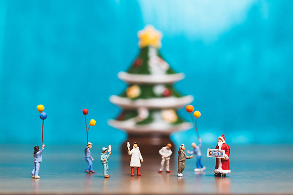 포토 JPG 해외이미지 전통 계절 행복 인형 컨셉 크리스마스 겨울 가족 휴가 새로움 새해 선물 사람 사람없음 숫자 산타클로스 미니어처 축하 12월 연도 해외포토 문자 기념일 감정 관계 모형 날짜 파일형식 이미지허브