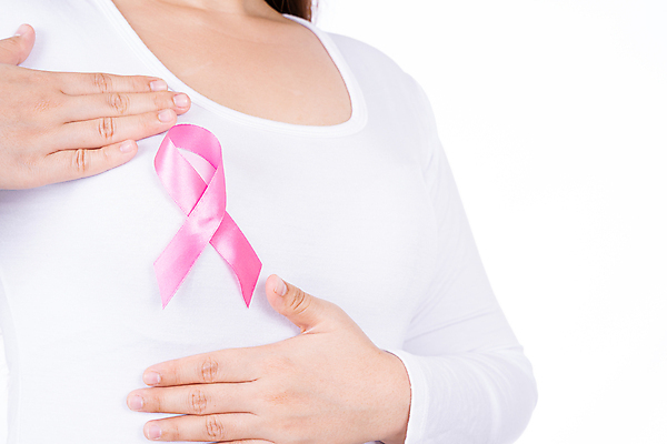 포토 JPG 해외이미지 여자 리본 캠페인 분홍색 건강 한명 성인 희망 고통 위험 가슴 실크 자르기 확인 사인 예방 유방암 외과 핑크리본캠페인 10월 가슴통증 면역력 유방암예방캠페인 지원 헬프 생존 성인여자한명만 핑크리본 해외포토 1 감정 컬러 컨셉 의학 모션 병원 사람 신체부위 직물 도움 날짜 암 여자한명만 성인여자만 파일형식 이미지허브