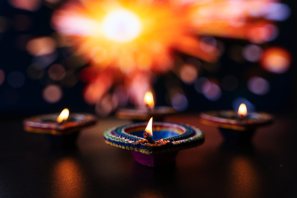 포토 JPG 해외이미지 전통 디자인 행복 포스터 종교 문화 백그라운드 패턴 일러스트 벽지 불 추상 휴가 사람없음 장식 빛 컬러풀 보라색 축제 램프 축하 인사 신용카드 인도인 광 등잔 힌두교 해외포토 자연요소 외국인 감정 컬러 컨셉 무늬 조명 동양인 금융 예절 파일형식 이미지허브