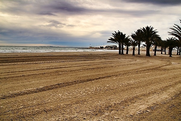 포토 JPG 해외이미지 계절 모래 파도 바다 여행 모션 자연 하늘 바람 날씨 손바닥 사람없음 건물 물 파란색 뷰티 어둠 힘 거품 회색 젖음 흐름 추위 스페인 위험 폭풍 알리칸테 폭풍우 수평선 해외포토 자연요소 건축물 손 유럽 컬러 컨셉 비_날씨 자연재해 생태계 파일형식 이미지허브