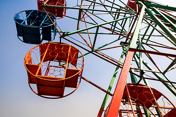 포토 JPG 해외이미지 백그라운드 오렌지 하늘 사람없음 야외 빨간색 초록색 파란색 컬러풀 바구니 축제 바퀴 원형 공평 철강 해외포토 도형 컬러 과일 파일형식 이미지허브