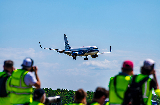 포토 JPG 해외이미지 산업 여행 날개 비즈니스 교통시설 하늘 휴가 비행기 항해 사람없음 파란색 화물 공항 도착 항공 상업 러시아 활주로 제트기 승객 대패 모스크바 착륙 해외포토 유럽 길 컬러 교통 배_교통 항공교통 대중교통 운송업 시설 파일형식 이미지허브