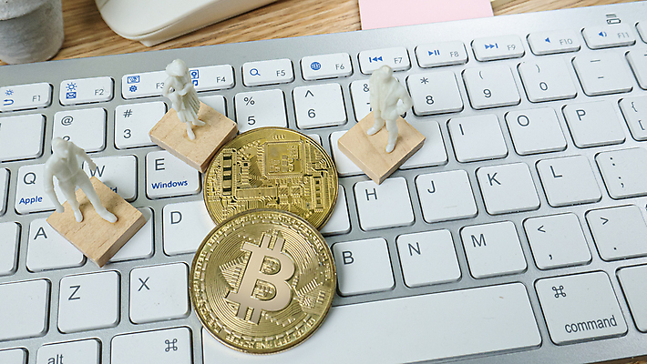 포토 JPG 해외이미지 컨셉 돈 비즈니스 사람없음 금융 숫자 동전 키보드 네트워크 황금 암호 발굴 무역 투자 상업 전자 가상 가상화폐 해외포토 문자 산업 경제 재산 파일형식 이미지허브