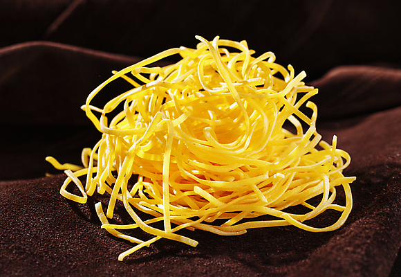 포토 JPG 해외이미지 스튜디오촬영 전통 리본 음식 백그라운드 곡선 다이어트 재료 건조 파스타 건강 요리 사람없음 노란색 식사 이탈리아음식 맛 밀 국수 날것 흙더미 생식 채식주의자 탄수화물 페투치네 해외포토 선 컬러 컨셉 곡류 서양음식 실내 흙 면류 채식 파스타면 파일형식 더미 이미지허브