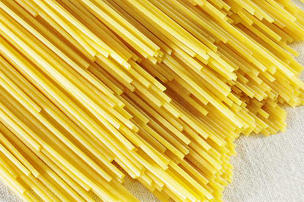 포토 JPG 해외이미지 스튜디오촬영 전통 라이프스타일 음식 백그라운드 재료 표면 건조 파스타 스파게티 요리 사람없음 식사 시골 황금 닫기 이탈리아음식 상품 밀 먹기 묘사 준비 유기농 질감 날것 건강식 대각선 고립 생식 얇은 정물화 탄수화물 해외포토 웰빙 선 모션 곡류 서양음식 실내 생활 그림 파일형식 이미지허브