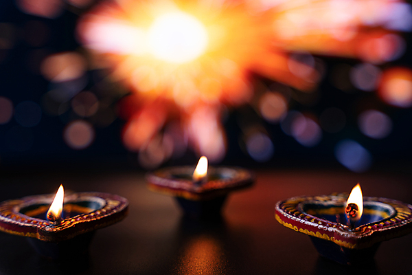 포토 JPG 해외이미지 전통 디자인 행복 포스터 종교 문화 백그라운드 패턴 일러스트 벽지 불 추상 휴가 사람없음 장식 빛 컬러풀 보라색 축제 램프 축하 인사 신용카드 인도인 광 등잔 힌두교 해외포토 자연요소 외국인 감정 컬러 컨셉 무늬 조명 동양인 금융 예절 파일형식 이미지허브