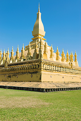 포토 JPG 해외이미지 전통 아시아 종교 문화 여행 백그라운드 불교 건축양식 하늘 동양인 인종 사람없음 파란색 노란색 사찰 황금 라오스 동쪽 사당 사리탑 숭배 해외포토 건축 나라 컬러 종교건축 사람 탑 방향 파일형식 이미지허브
