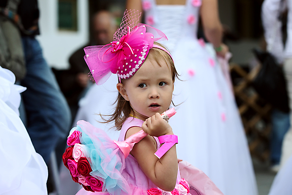 포토 JPG 해외이미지 백인 드레스 꽃 딸 행복 어린이 분홍색 꽃다발 결혼 백그라운드 결혼식 사랑 한명 미소 사람 초록색 여름 금발 뷰티 희망 가을 흰색 축하 잡기 우아함 피부 순수 옷입기 향기 부드러움 들러리 고립 천진난만 해외포토 서양인 식물 1 헤어스타일 옷 계절 감정 컬러 컨셉 가족 모션 표정 이벤트 신체부위 감각 냄새 하객 파일형식 이미지허브