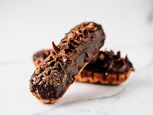 포토 JPG 해외이미지 디저트 사람없음 아웃포커스 초콜릿 달콤 흰배경 대리석 에클레어 해외포토 음식 백그라운드 재료 촬영기법 흰색 맛 파일형식 이미지허브