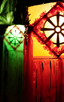 포토 JPG 해외이미지 전통 디자인 종교 종이 패턴 불교 일러스트 건축양식 자연 추상 휴가 미술 사람없음 내부 장식 빛 컬러풀 노란색 여행객 평화 축제 등불 야간 8 번개 질감 발리 신성 스리랑카 핸드메이드 해외포토 자연요소 건축 아시아 컬러 섬 컨셉 무늬 날씨 문화예술 조명 사람 숫자 생태계 인도네시아 파일형식 이미지허브