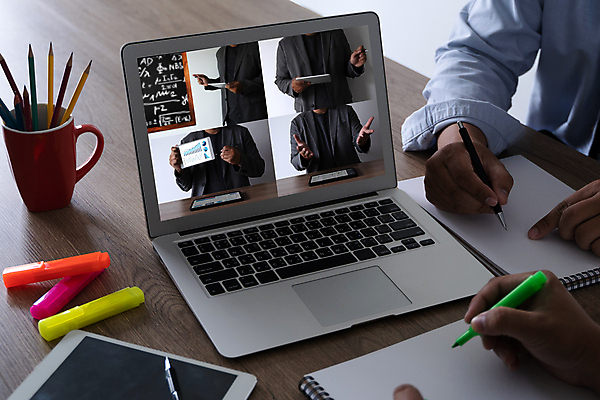 포토 JPG 해외이미지 1 남자 비즈니스 성공 주택 사람없음 검은색 업무 경영자 부름 온라인 가상 코로나바이러스 웨비나 해외포토 컬러 컨셉 모션 사람 건물 작업 바이러스 리더 세미나 파일형식 언택트 이미지허브