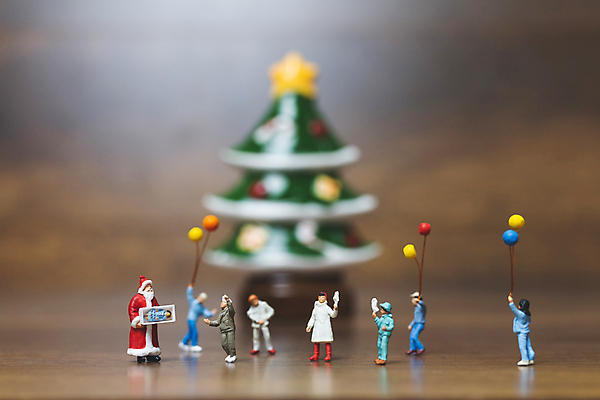 포토 JPG 해외이미지 전통 계절 행복 인형 컨셉 크리스마스 겨울 가족 휴가 새로움 새해 선물 사람 사람없음 숫자 산타클로스 미니어처 축하 12월 연도 해외포토 문자 기념일 감정 관계 모형 날짜 파일형식 이미지허브