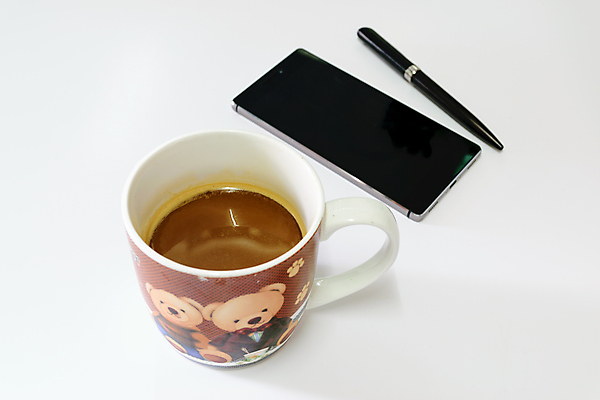 포토 JPG 해외이미지 접시 커피 음료 백그라운드 컨셉 탁자 사람없음 컵 스마트폰 컬러풀 펜 갈색 우주 카페 머그컵 흰색 뜨거움 액체 아침식사 작음 전화기 컵받침 카푸치노 에스프레소 고립 카페인 해외포토 식기 컬러 가구 핸드폰 스마트기기 필기구 상점 식사 크기 받침대 파일형식 이미지허브