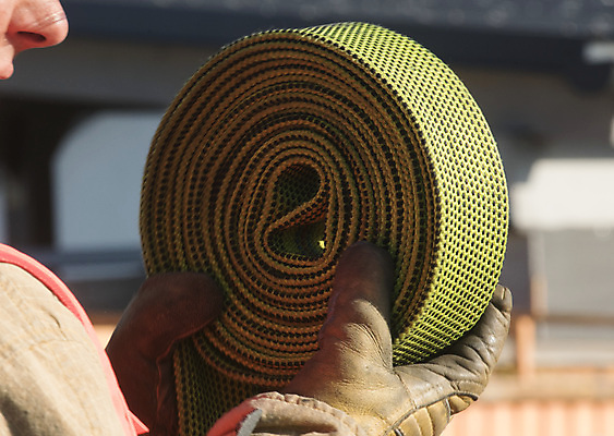 포토 JPG 해외이미지 주간 손 들기 사람없음 야외 아웃포커스 신체부위 소방 소방장비 소방호스 해외포토 자연요소 모션 촬영기법 사람 장비 호스 파일형식 이미지허브