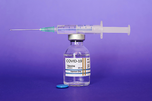 포토 JPG 해외이미지 주사기 근접촬영 사람없음 바이러스 예방 주사약 백신 보라색배경 예방접종 예방주사 코로나바이러스 해외포토 뷰포인트 백그라운드 의학 의료기기 약 보라색 접종 파일형식 이미지허브