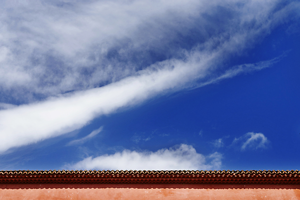 포토 JPG 해외이미지 구름 외관 벽 백그라운드 건축양식 자연 하늘 지붕 날씨 주택 풍경 사람없음 야외 건물 파란색 빛 햇빛 태양 농장 평화 우주 맑음 활발 흰색 장면 솜털 스카이라인 카피스페이스 해외포토 자연요소 건축물 건축 컬러 컨셉 농업 공백 생태계 파일형식 이미지허브