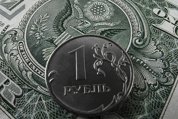 포토 JPG 해외이미지 1 종이 얼굴 백그라운드 지폐 돈 비즈니스 사람없음 금융 경제 빛 달러 금속 동전 미국 장비 성장 변화 시장 재산 황금 도박 떨어짐 심볼 속도 투자 러시아 보케 러시아인 루블 해외포토 서양인 유럽 컨셉 북아메리카 재질 신체부위 파일형식 이미지허브