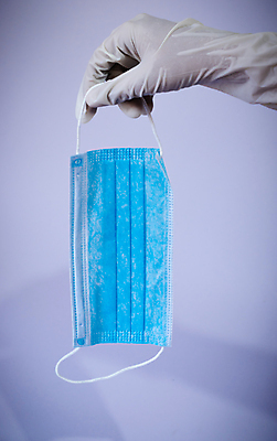 포토 JPG 해외이미지 1 손 얼굴 백그라운드 건강 병원 가면 마스크 안전 사람없음 초록색 파란색 약 유행 중국 펼침 장비 의사 입 수비 수술 호흡기관 바이러스 호흡 보호 질병 싱글 질감 예방 감염 돌봄 위생관리 전염병 제어 증상 필터 해외포토 아시아 컬러 컨셉 의학 모션 관리 신체부위 치료 의료진 장기_의학 파일형식 이미지허브