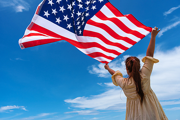 포토 JPG 해외이미지 백인 여자 행복 여행 백그라운드 밭 자연 하늘 휴가 사람 성인 사람없음 야외 10대 빨간색 파란색 뷰티 미국 일몰 자유 흰색 깃발 잡기 4 밀 애국심 7월 해외포토 서양인 감정 컬러 컨셉 북아메리카 농업 모션 청소년 곡류 숫자 노을 날짜 생태계 파일형식 이미지허브