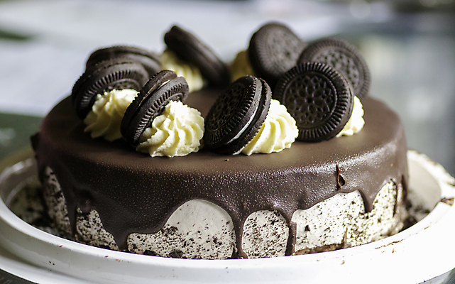 포토 JPG 해외이미지 접시 행복 음식 조각 백그라운드 다이어트 탁자 디저트 주택 기념 프레임 선물 사람없음 장식 가로 갈색 파티 우주 케이크 초콜릿 얼음 어둠 흰색 축하 신선 원형 생일 고급 달콤 맛 설탕 굽기 크림 코코아 고립 반투명 제빵사 해로움 핸드메이드 홈메이드 프로스팅 해외포토 자연요소 도형 직업 식기 기념일 감정 음료 컬러 가구 컨셉 건강 이벤트 건물 구이 만들기 제빵 파일형식 이미지허브