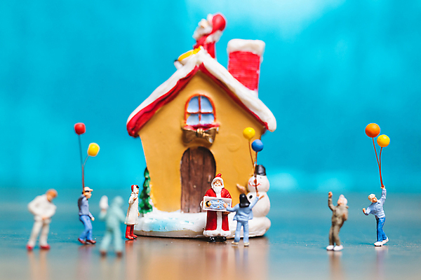 포토 JPG 해외이미지 전통 계절 행복 인형 컨셉 크리스마스 겨울 가족 휴가 새로움 새해 선물 사람 사람없음 숫자 산타클로스 미니어처 축하 12월 연도 해외포토 문자 기념일 감정 관계 모형 날짜 파일형식 이미지허브