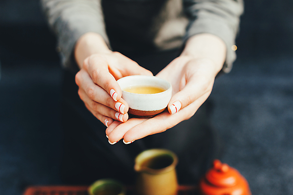 포토 JPG 해외이미지 전통 여자 문화 음료 컨셉 서브 주택 건강 사람 동양인 사람없음 컵 갈색 일본 검은색 중국 장비 머그컵 기구 잡기 뜨거움 도자기 차 냄비 찻잔 허브 서비스 주기 서빙 동쪽 순서 단절 제의 존경 해외포토 식물 식기 아시아 컬러 모션 잔 인종 건물 솥 방향 파일형식 이미지허브