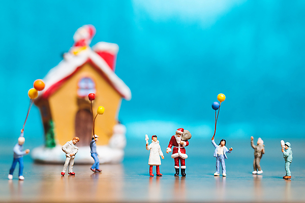 포토 JPG 해외이미지 전통 계절 행복 인형 컨셉 크리스마스 겨울 가족 휴가 새로움 새해 선물 사람 사람없음 숫자 산타클로스 미니어처 축하 12월 연도 해외포토 문자 기념일 감정 관계 모형 날짜 파일형식 이미지허브