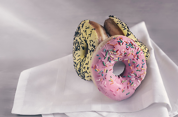 포토 JPG 해외이미지 전통 음식 백그라운드 디저트 주택 사람없음 가로 케이크 주방 초콜릿 얼음 빵집 흰색 축하 신선 원형 생일 달콤 굽기 먹기 만들기 서빙 칼로리 해외포토 자연요소 도형 기념일 컬러 컨셉 모션 건물 상점 맛 구이 파일형식 이미지허브