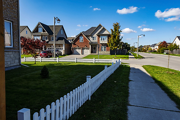 포토 JPG 해외이미지 외관 건축양식 가족 하늘 새로움 거리 주택 사람없음 야외 초록색 파란색 맑음 재산 수리 커뮤니티 타운 이웃 교외 차고 해외포토 건축 컬러 컨셉 관계 날씨 건물 금융 도시 파일형식 이미지허브