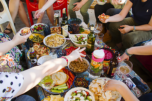 포토 JPG 해외이미지 접시 음료 음식 컨셉 토마토 채소 가족 탁자 주택 기념 맥주 함께함 실내 관리 사람 사람없음 물 친구 세트 컬러풀 파티 식당 와인 식사 저녁식사 주스 우정 잡기 정상 먹기 가득함 책상 메뉴 나눔 점심식사 방법 인기 해외포토 자연요소 식기 컬러 가구 관계 모션 주류 이벤트 내부 건물 상점 파일형식 이미지허브