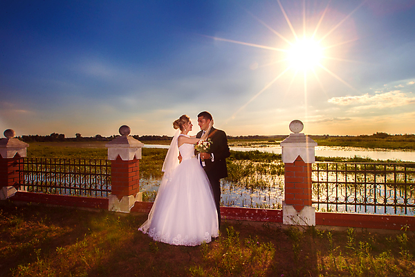 포토 JPG 해외이미지 주간 커플 드레스 여자 꽃 행복 꽃다발 결혼 2 꽃무늬 밭 관계 포옹 결혼식 키스 아이디어 사랑 미소 사람 성인 야외 두명 초록색 여름 태양 뷰티 걷기 흰색 시골 축하 배열 열정 약혼 내추럴 스타일 해외포토 자연요소 식물 옷 계절 감정 컬러 컨셉 무늬 농업 안기 모션 표정 이벤트 애정표현 약속 파일형식 이미지허브