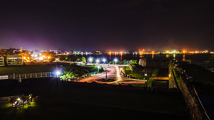 포토 JPG 해외이미지 아시아 도로 선 여행 이동 교통시설 자국 모션 하늘 거리 사람없음 건물 빨간색 빛 컬러풀 어둠 황혼 일몰 줄무늬 새벽 운전 도시 고속도로 야간 저녁 소프트포커스 교차로 속도 역동적 장면 타운 스카이라인 빛망울 과속 블러 많음 해외포토 자연요소 건축물 나라 길 컬러 교통 컨셉 무늬 촬영기법 노을 시설 파일형식 이미지허브