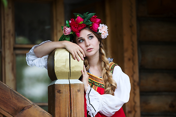 포토 JPG 해외이미지 백인 모델 전통 드레스 옷 여자 문화 얼굴 음식 백그라운드 크리스마스 겨울 털 한명 사람 여러명 성인 장식 빨간색 초록색 뷰티 유행 목도리 수확 반지 화려 고급 우아함 입술 복고 러시아 소금 러시아인 전국 스타일 해외포토 서양인 1 잡화 계절 기념일 유럽 컬러 다수 컨셉 농업 장신구 신체부위 파일형식 이미지허브