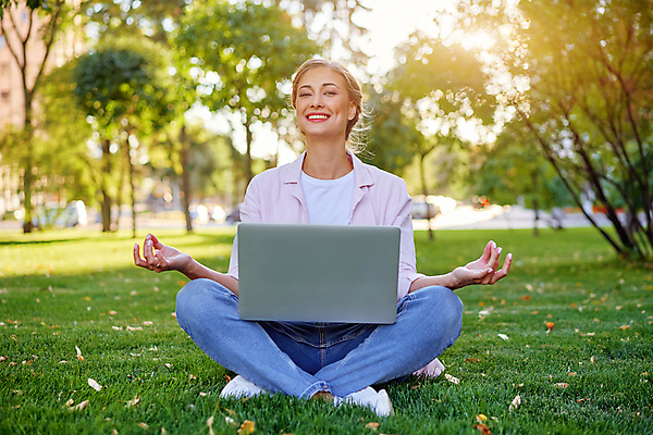 포토 JPG 해외이미지 백인 1 학생 공원 여자 교육 행복 비즈니스 사업가 요가 통신 자연 성공 수업 한명 사람 앉기 잔디 야외 노트북 스터디 컴퓨터 햇빛 교사 일몰 작업 비즈니스우먼 무선전화기 명상 긍정 멀리 온라인 전자상거래 고용 채팅 프리랜서 혼자 해외포토 서양인 식물 직업 웰빙 공공시설 감정 컨셉 모션 전자제품 학습 태양 노을 구직 직장인 전화기 생태계 채용 파일형식 이미지허브