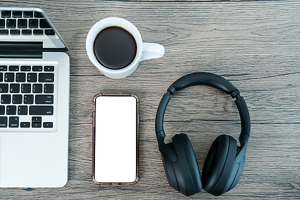 포토 JPG 해외이미지 커피 백그라운드 컨셉 인터넷 비즈니스 탁자 모바일 직장 사람없음 목재 컵 노트북 스마트폰 컴퓨터 사무실 펜 우주 스크린 검은색 공책 공백 머그컵 키보드 업무 작업실 플랫 정상 디자이너 책상 위치 목업 해외포토 나무 직업 식기 음료 컬러 가구 회사 재료 문구용품 전자제품 핸드폰 스마트기기 필기구 작업 파일형식 이미지허브