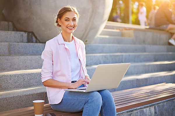 포토 JPG 해외이미지 백인 직업 학생 공원 여자 교육 행복 유럽 비즈니스 사업가 통신 자연 성공 수업 한명 사람 앉기 야외 노트북 스터디 컴퓨터 금발 햇빛 계단 교사 공책 업무 작업 비즈니스우먼 무선전화기 긍정 멀리 온라인 전자상거래 고용 채팅 프리랜서 혼자 해외포토 서양인 1 헤어스타일 공공시설 감정 나라 컨셉 모션 문구용품 전자제품 학습 태양 구직 직장인 전화기 생태계 채용 파일형식 이미지허브