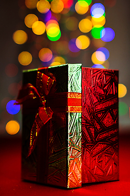 포토 JPG 해외이미지 전통 디자인 계절 리본 백그라운드 크리스마스장식 크리스마스 겨울 휴가 선물 사람없음 장식 크리스마스트리 축제 장식볼 축하 인사 상품 소프트포커스 12월 보케 해피뉴이어 빛망울 크리스마스이브 크리스마스배경 해외포토 기념일 컨셉 촬영기법 빛 새해인사 예절 날짜 파일형식 이미지허브