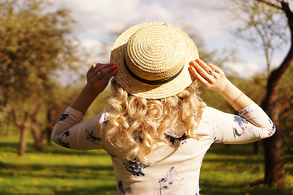 포토 JPG 해외이미지 라이프스타일 드레스 옷 공원 여자 꽃 행복 결혼 백그라운드 장신구 가족 자연 휴식 거리 사람 사람없음 야외 초록색 파란색 유행 정원 맑음 어둠 봄 산책 수확 흰색 잡기 복고 밀짚 라일락 옛날 해외포토 식물 계절 공공시설 감정 컬러 컨셉 농업 관계 모션 날씨 이벤트 생활 짚 생태계 파일형식 이미지허브