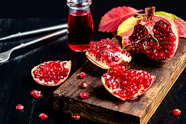 포토 JPG 해외이미지 사람없음 석류 나무도마 석류알 해외포토 과일 도마 목재 파일형식 이미지허브