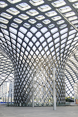 포토 JPG 해외이미지 디자인 비즈니스 건축양식 창문 유리 하늘 지붕 추상 사람없음 내부 건물 파란색 빛 사무실 금속 도시 천장 아치 철강 해외포토 건축물 건축 컬러 무늬 재질 파일형식 이미지허브